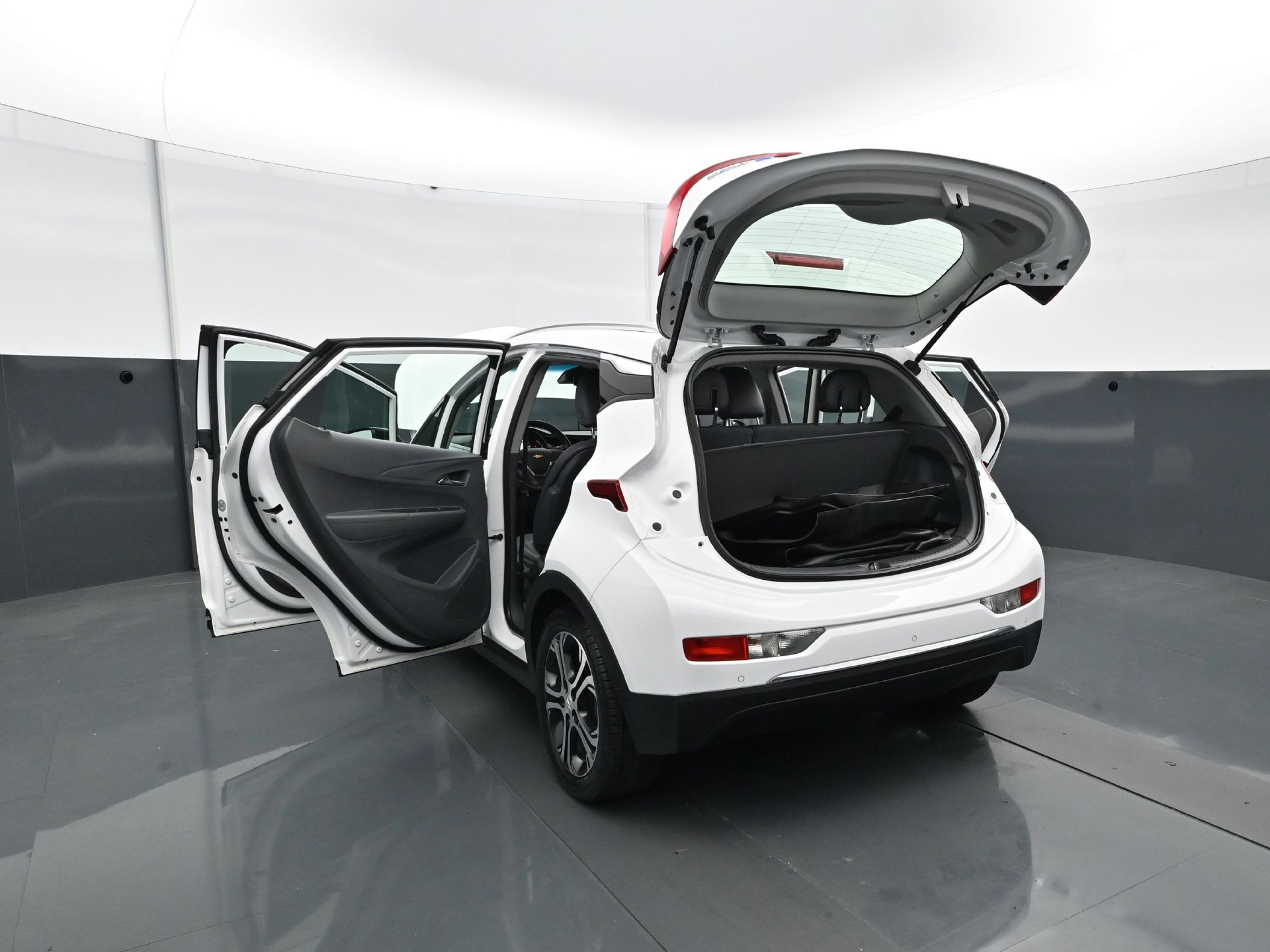 Used 2019 Chevrolet Bolt Premier w/ Infotainment Package FWD image 30