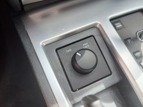Used 2010 Dodge Nitro SXT AWD/4WD image 18