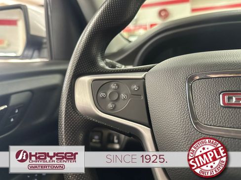 Used 2022 GMC Acadia SLE w/ LPO, Floor Liner Package AWD/4WD image 17