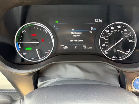 Used 2023 Toyota Sienna Platinum AWD/4WD image 30