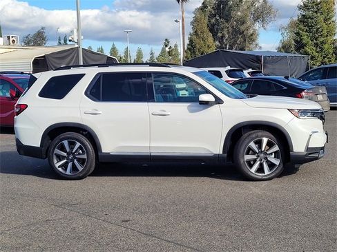 New 2025 Honda Pilot Touring image 3