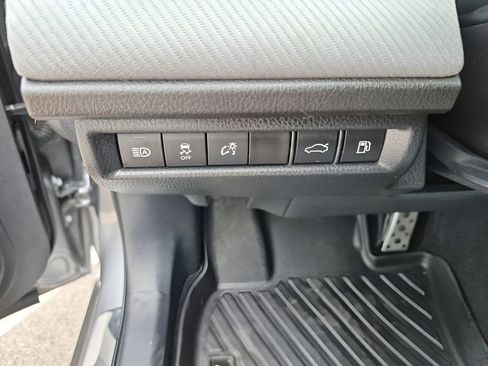 Used 2025 Toyota Camry SE w/ Convenience Package image 32