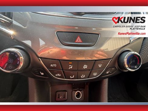 Used 2019 Chevrolet Cruze LT w/ LT True North Edition FWD image 27