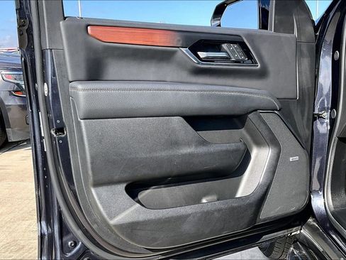 Used 2025 GMC Yukon Denali image 21