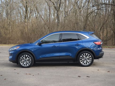 Used 2022 Ford Escape Titanium w/ Class II Trailer Tow Package image 23