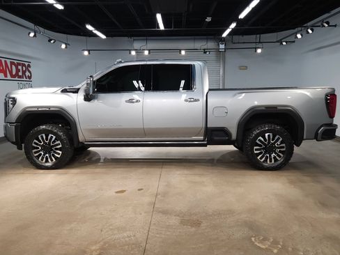 Used 2025 GMC Sierra 2500 Denali Ultimate AWD/4WD image 4
