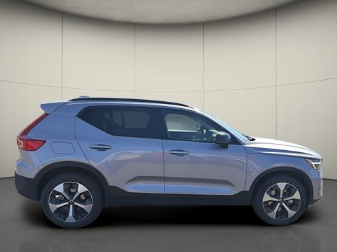 Used 2026 Volvo XC40 B5 Plus AWD/4WD image 8