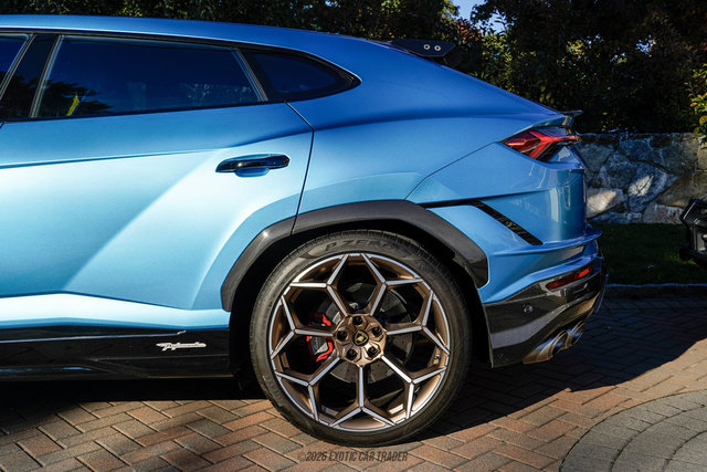 Used 2024 Lamborghini Urus Performante AWD/4WD image 4
