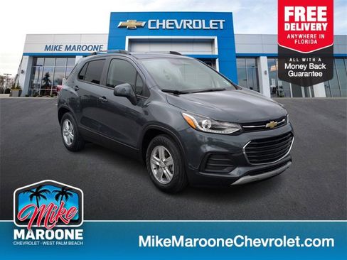 Used 2022 Chevrolet Trax LT w/ LT Convenience Package image 1