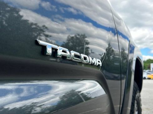 Used 2020 Toyota Tacoma SR5 AWD/4WD image 25