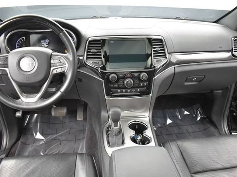 Used 2019 Jeep Grand Cherokee Overland AWD/4WD image 9