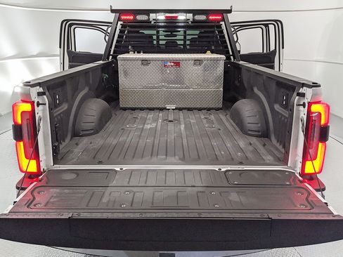 Used 2026 Ford F450 Platinum w/ FX4 Off-Road Package AWD/4WD image 21
