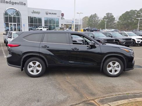 Used 2023 Toyota Highlander L image 13