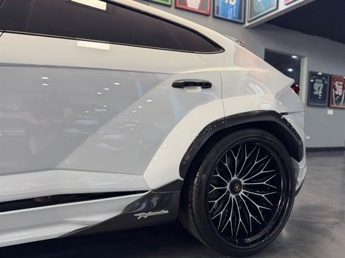 Used 2024 Lamborghini Urus Performante AWD/4WD image 12