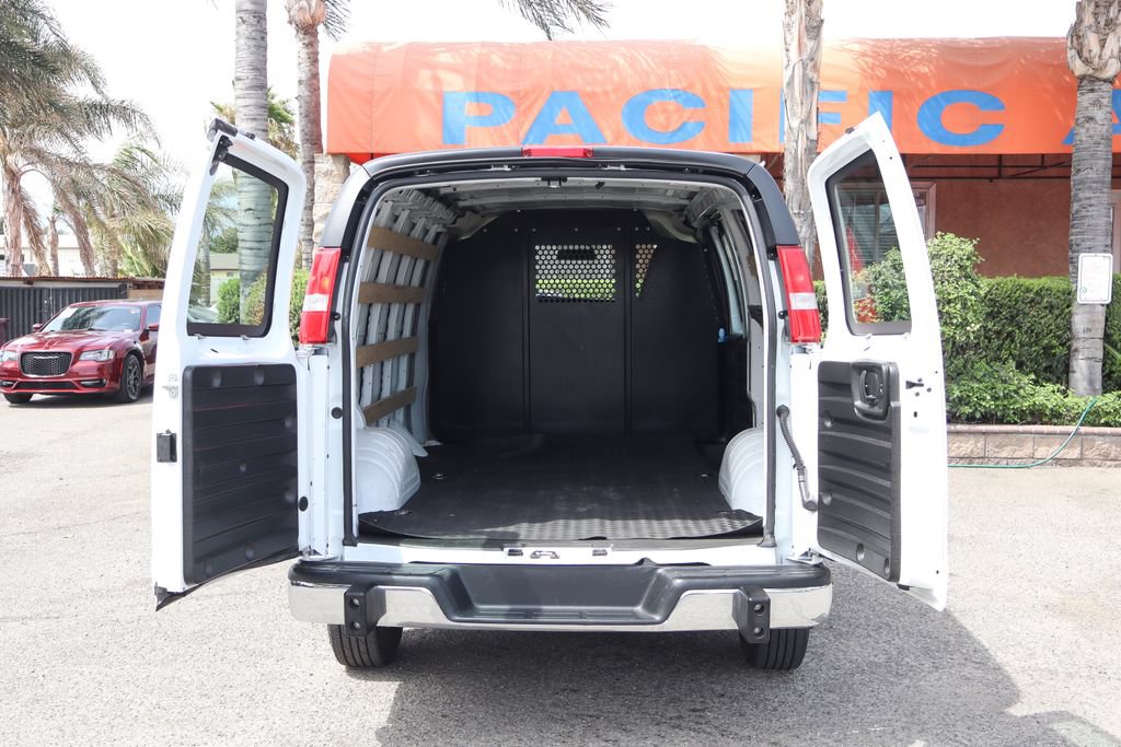Used 2025 Chevrolet Express 2500 w/ Driver Convenience Package RWD image 8