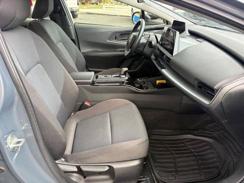 Used 2024 Toyota Prius LE FWD image 6
