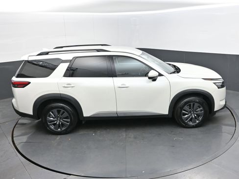 Used 2024 Nissan Pathfinder SV image 39