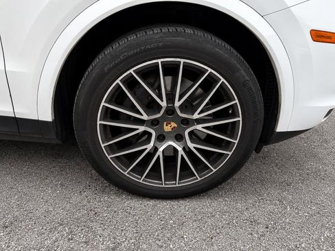 Used 2021 Porsche Cayenne AWD/4WD image 3