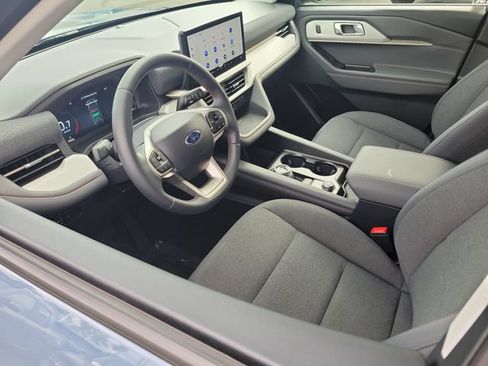 Used 2026 Ford Explorer Active RWD image 3
