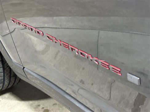 Used 2022 Jeep Grand Cherokee Trailhawk w/ Luxury Tech Group III image 27