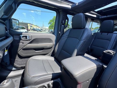 New 2026 Jeep Wrangler Unlimited Sahara AWD/4WD image 14