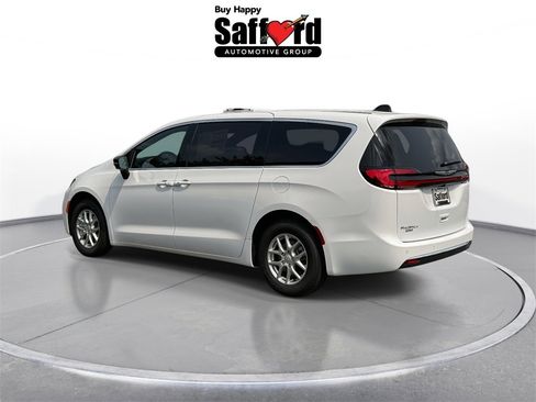 New 2026 Chrysler Pacifica Select image 5