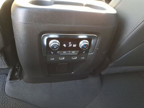 Used 2021 GMC Yukon Denali w/ LPO, Illumination Package AWD/4WD image 10