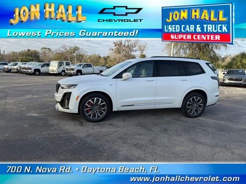 Used 2023 Cadillac XT6 Sport w/ Technology Package image 3