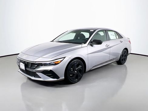 Used 2026 Hyundai Elantra SEL Sport Premium FWD image 2