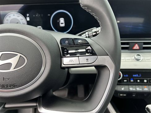 New 2025 Hyundai Elantra Limited image 27