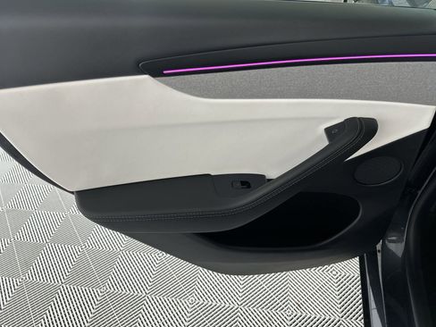 Used 2026 Tesla Model Y 2WD image 30