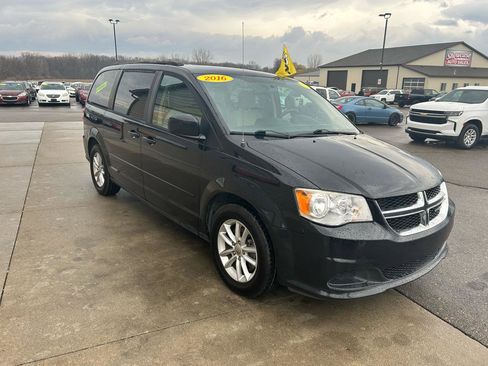 Used 2016 Dodge Grand Caravan SXT image 3