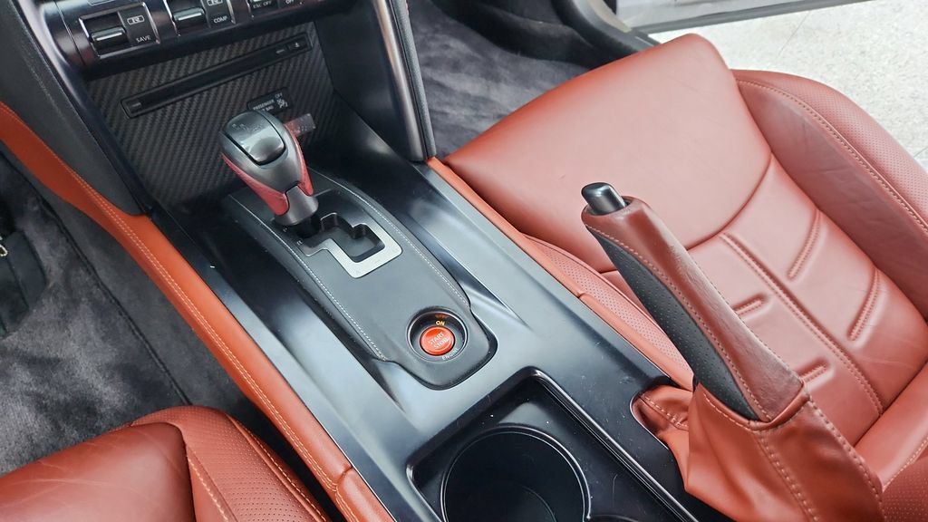 Used 2015 Nissan GT-R Premium AWD/4WD image 35
