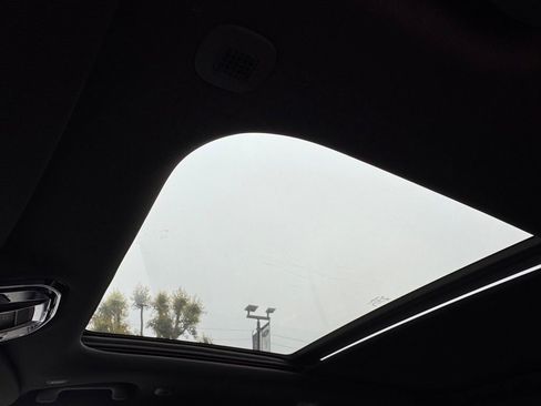 Used 2023 Jeep Grand Cherokee Overland w/ Luxury Tech Group IV image 20