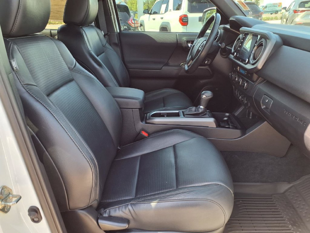 Used 2021 Toyota Tacoma TRD Off-Road w/ TRD Premium Off Road Package AWD/4WD image 15