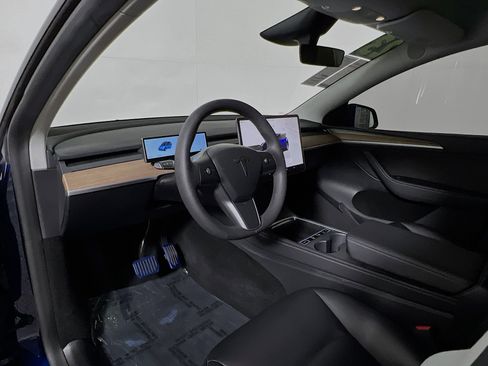 Used 2023 Tesla Model Y Long Range image 29