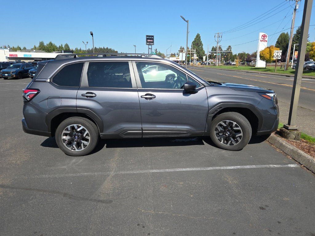 Used 2025 Subaru Forester Premium AWD/4WD image 8