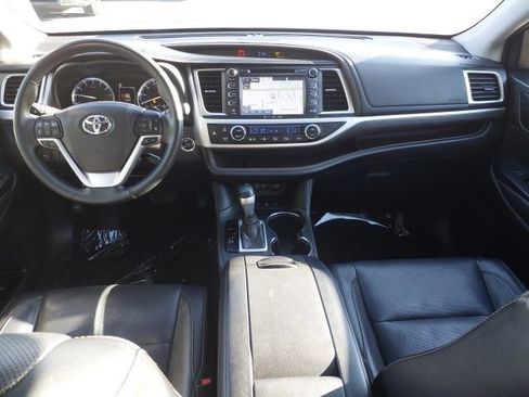Used 2017 Toyota Highlander Limited AWD/4WD image 7