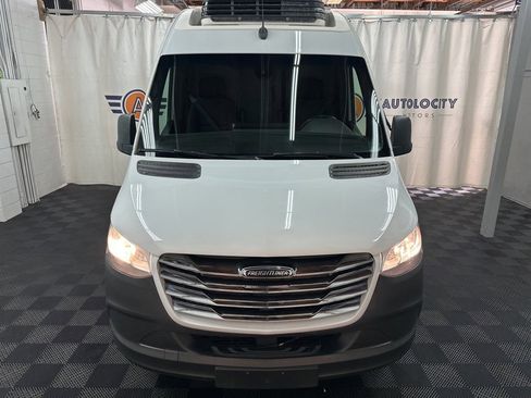 Used 2019 Freightliner Sprinter 144 image 3