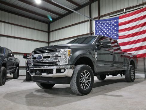 Used 2019 Ford F250 Lariat w/ Lariat Ultimate Package AWD/4WD image 3