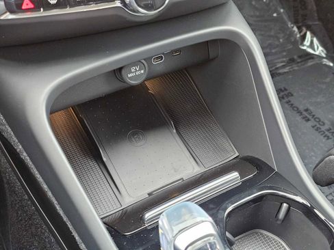 New 2025 Volvo XC40 B5 Plus w/ Climate Package image 31