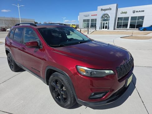 Used 2020 Jeep Cherokee Latitude Plus image 3