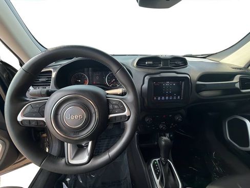Used 2018 Jeep Renegade Latitude FWD image 21