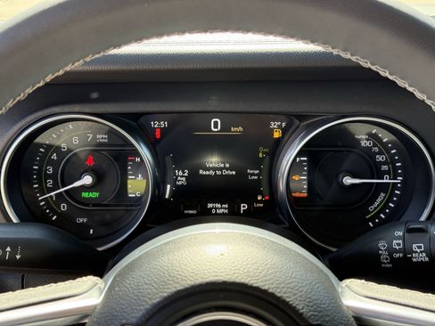 Used 2023 Jeep Wrangler Sahara image 18