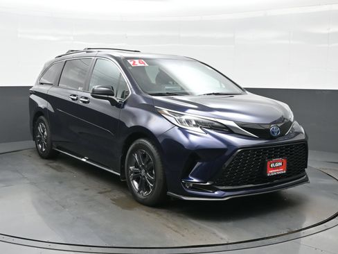 Used 2024 Toyota Sienna XSE w/ XSE Plus Package AWD/4WD image 8