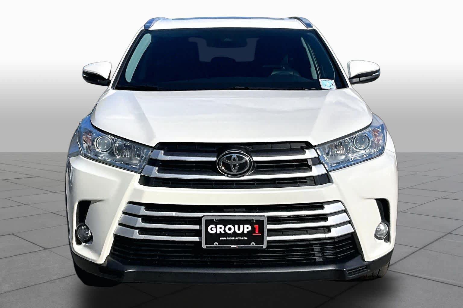 Certified 2019 Toyota Highlander XLE AWD/4WD image 4
