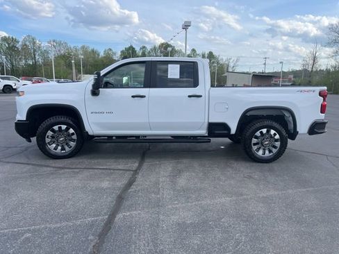 Used 2024 Chevrolet Silverado 2500 Custom w/ Custom Value Package image 5
