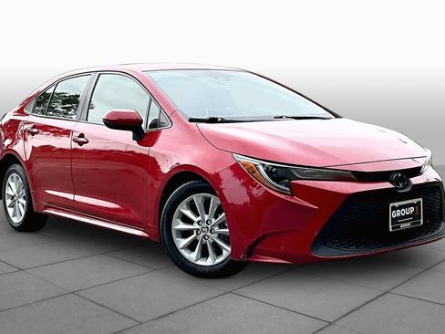 Used 2020 Toyota Corolla LE w/ LE Convenience Package FWD image 3