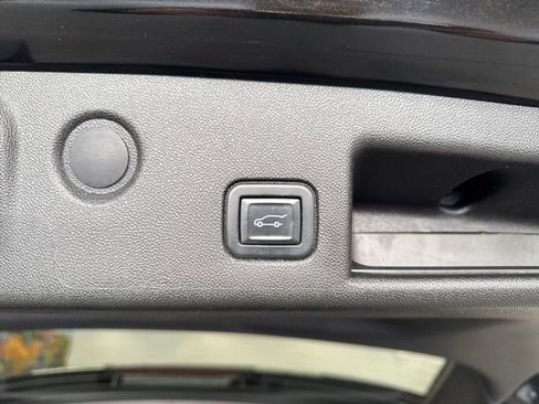 Used 2022 Chevrolet Equinox RS w/ RS Leather Package AWD/4WD image 46