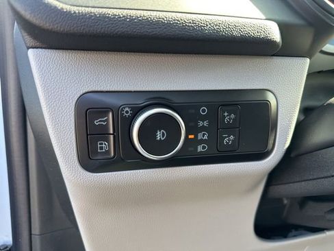 New 2025 Ford Escape SE image 15